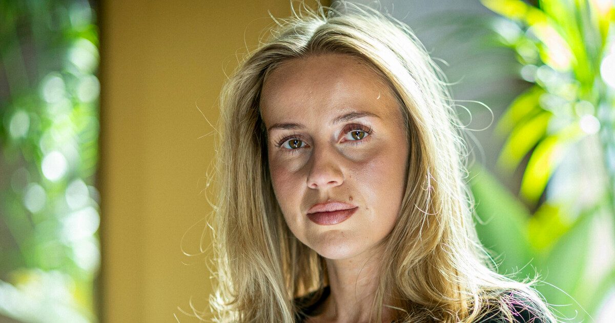 Kritiserte plastklær – nå får hennes egen kolleksjon kritikk: – Problematisk