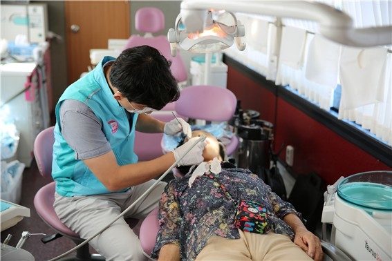 [게시판] 건보공단, 의료취약지 전남 거금도에서 의료·세탁 봉사