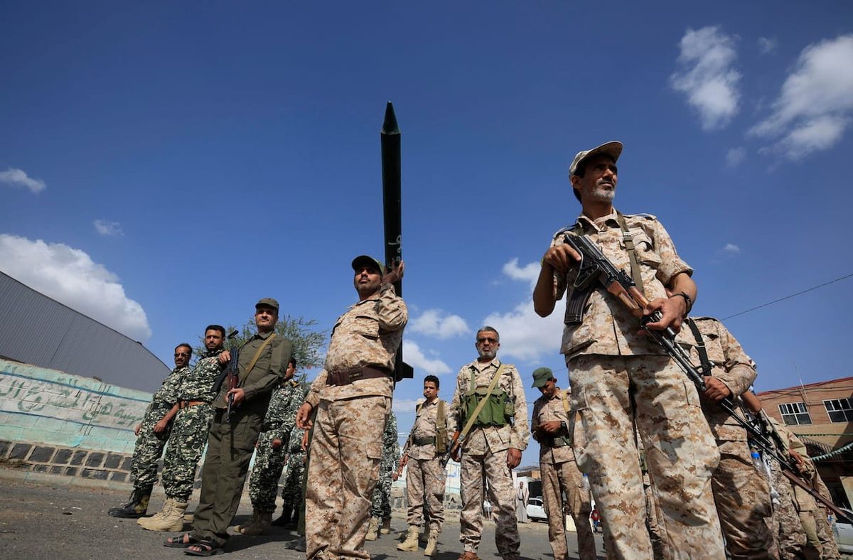 Guerra Iran, Houthi avanzano in Yemen. Colpita una base militare in Arabia Saudita. LIVE