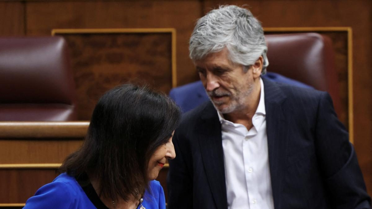 Sánchez sostiene a Marlaska y Robles y trata de superar sus discrepancias