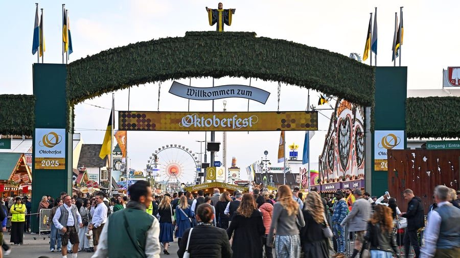 Rechtsstreit: Gibt es bald Erdbeerbier statt bayerische Maß auf dem Oktoberfest?