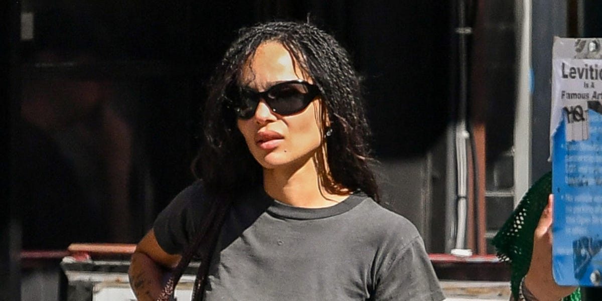 Zoë Kravitz Brightens Up Her Neutrals With a Neon-Green Pedicure