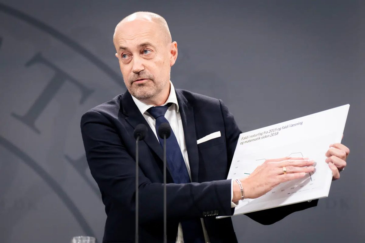 Lokummet brænder, og en socialdemokrat sidder på det. Han hedder Magnus Heunicke