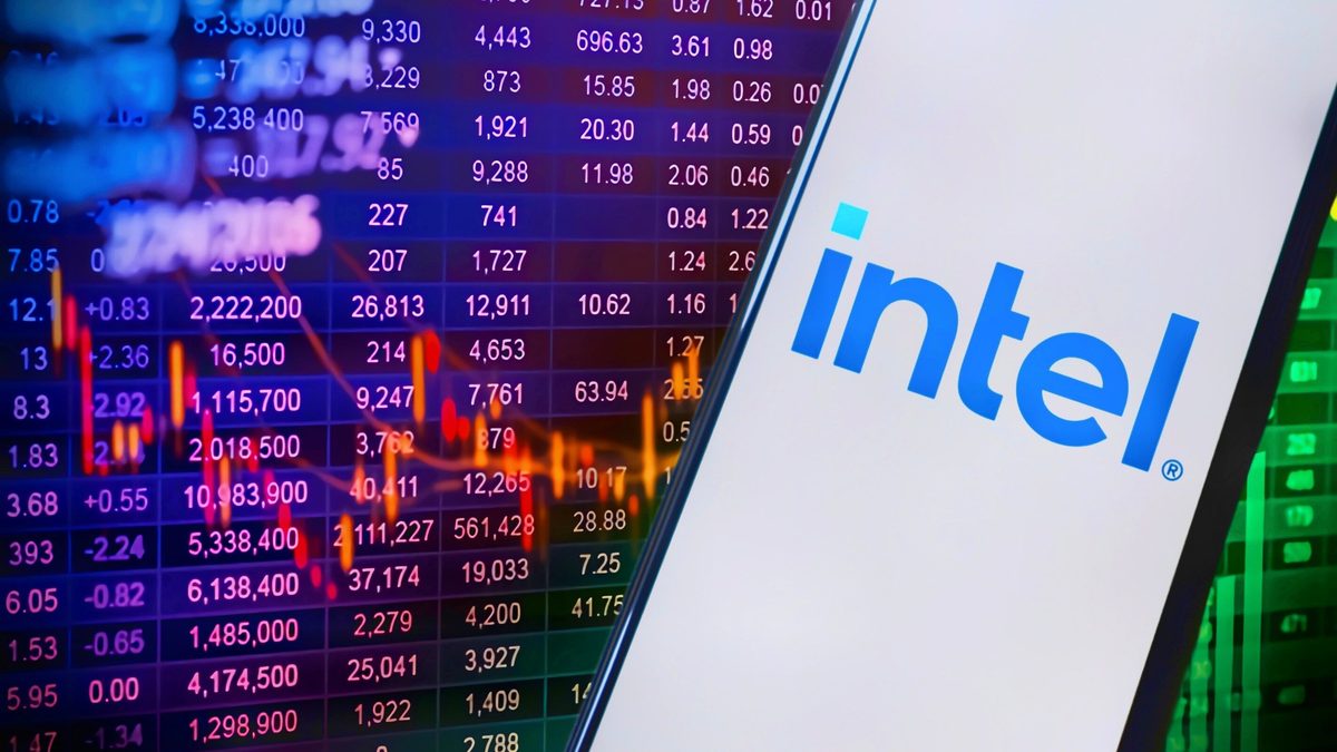 Intel Sinks 6% as Profit Taking Hits a Parabolic Run; NVIDIA and AMD Retreat 3%
