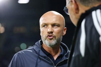 ‘Veruit de slechtste wedstrijd die ik ooit heb gecoacht’: Schreuder keihard voor NEC na afgang tegen Cambuur