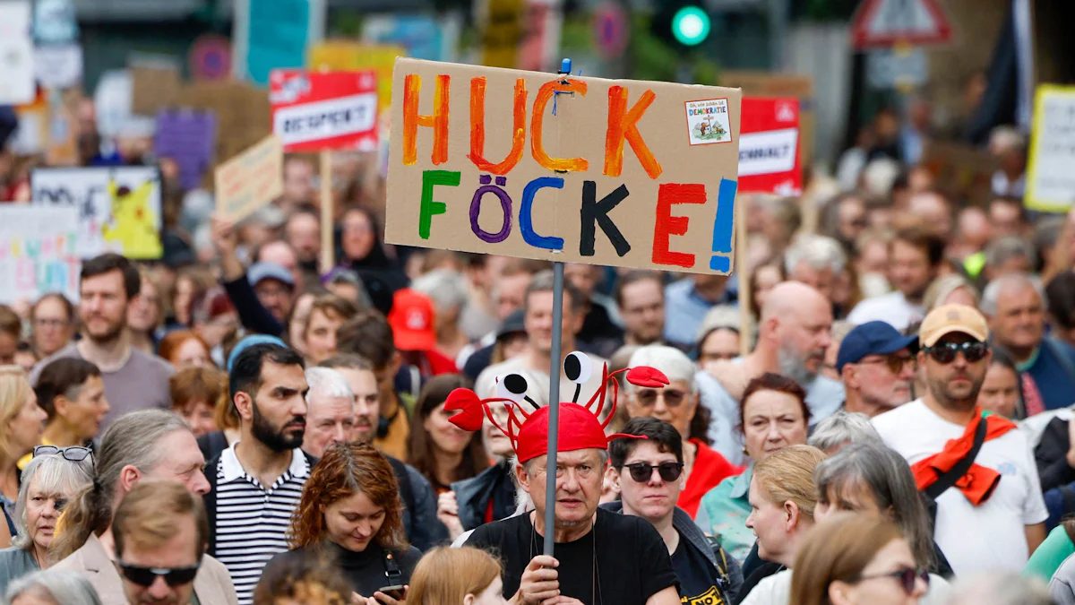 Demokratie: Zehntausende Menschen demonstrieren gegen Rechtsextremismus