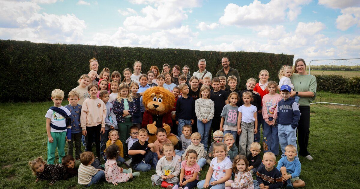 Antoing a sa nouvelle mascotte : Léo le lion, un nom choisi avec l’aide des enfants