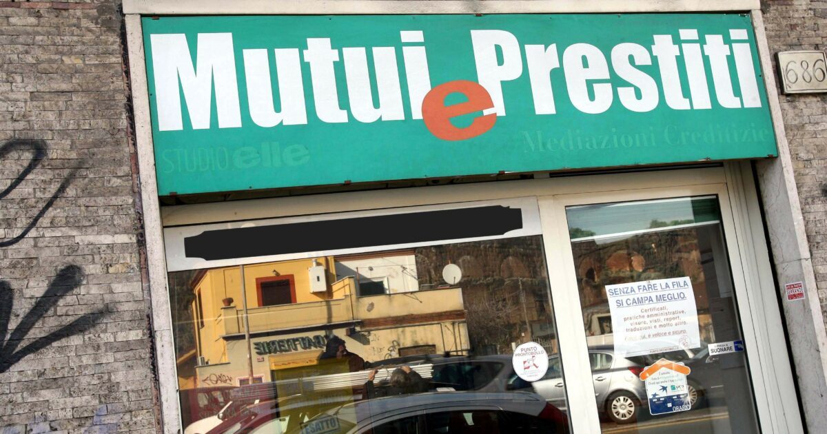 La Bce alza i tassi, in arrivo la stangata su mutui e prestiti per le famiglie: “Le rate possono salire di 300 euro l’a…