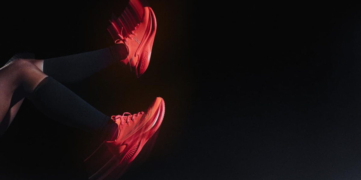 Saucony presenta ViziRed, la nuova e vivace colorway ispirata alla velocit&agrave; e all’energia della linea Endorphin