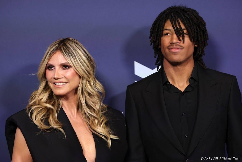 Heidi Klum verrast zoon met Ferrari voor 21e verjaardag