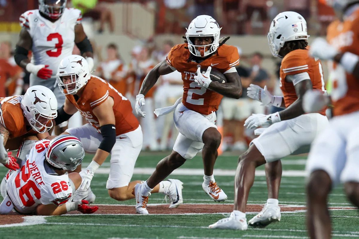No. 4 Texas scores 21 unanswered in the 4th quarter to beat No. 1 Ohio State 24-23