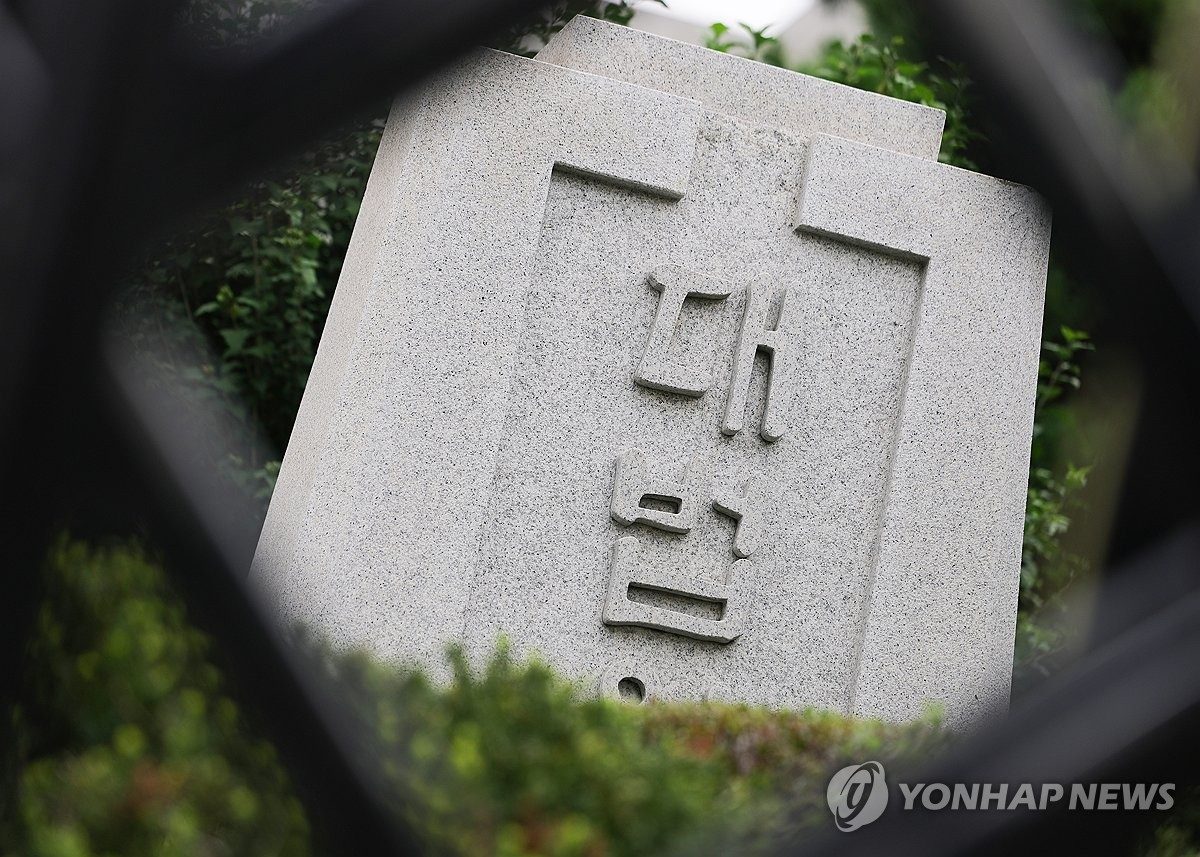 조희대, '대법관 재제청' 2주 넘게 장고…靑 독촉에 응답할까