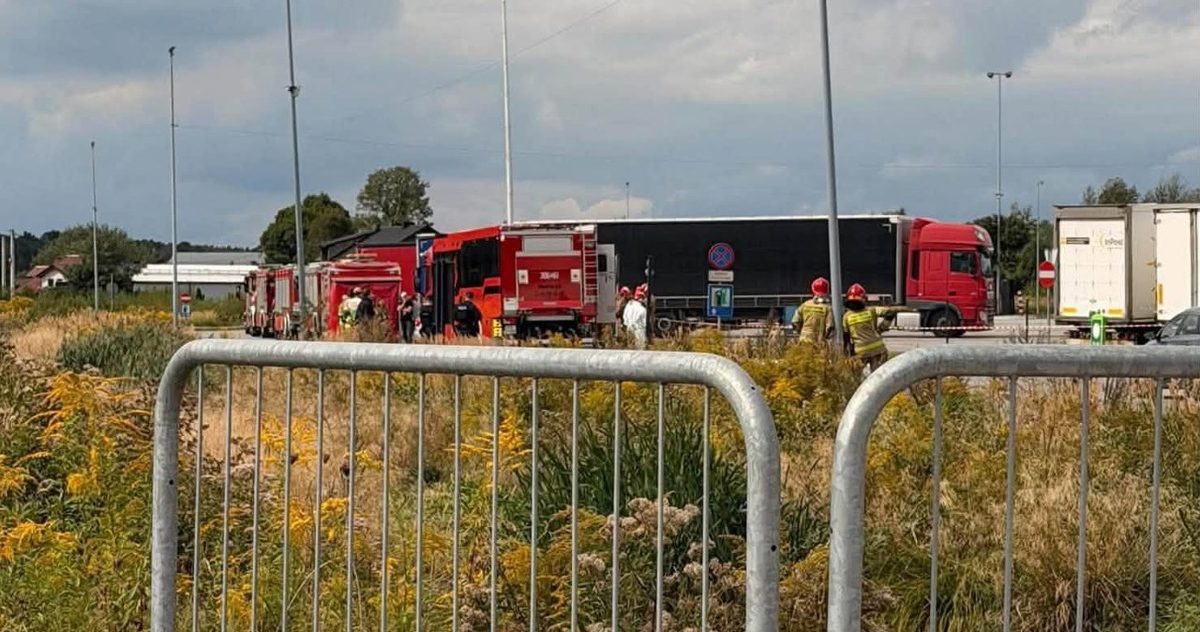 Wyciek tajemniczej substancji na stacji. Służby i prokurator na miejscu