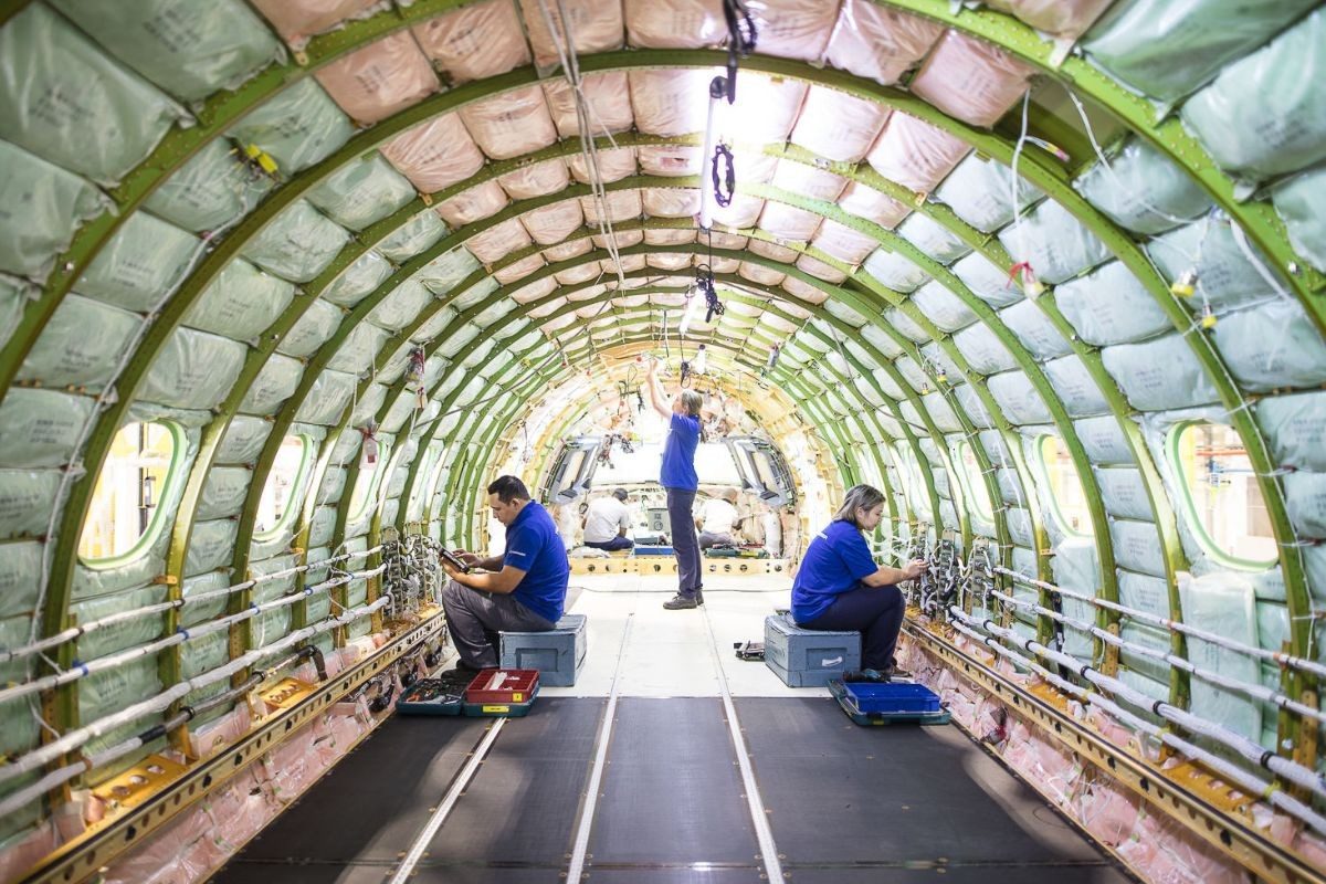 Embraer oferece 80 vagas em curso gratuito de produção aeronáutica no interior de SP
