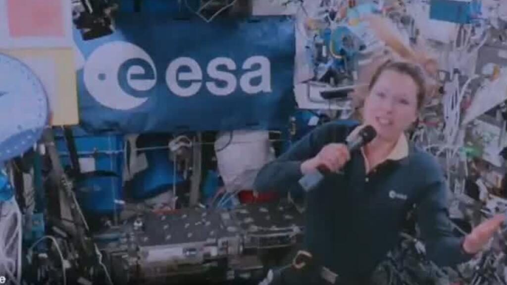Sommet spatial : échange entre l'astronaute française Sophie Adenot et Macron