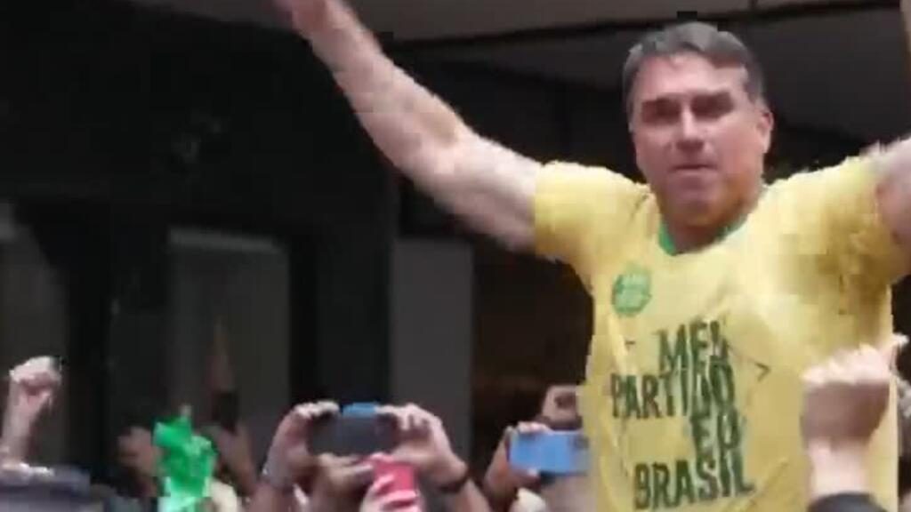 Élections au Brésil : Flavio Bolsonaro suit les pas de son père