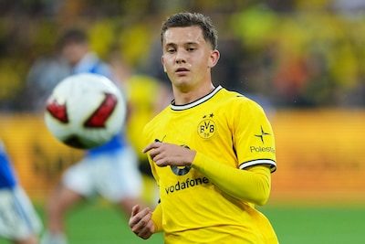 Hoog bezoek in Genk vanmiddag: ex-speler Kos Karetsas geeft de aftrap tegen AA Gent