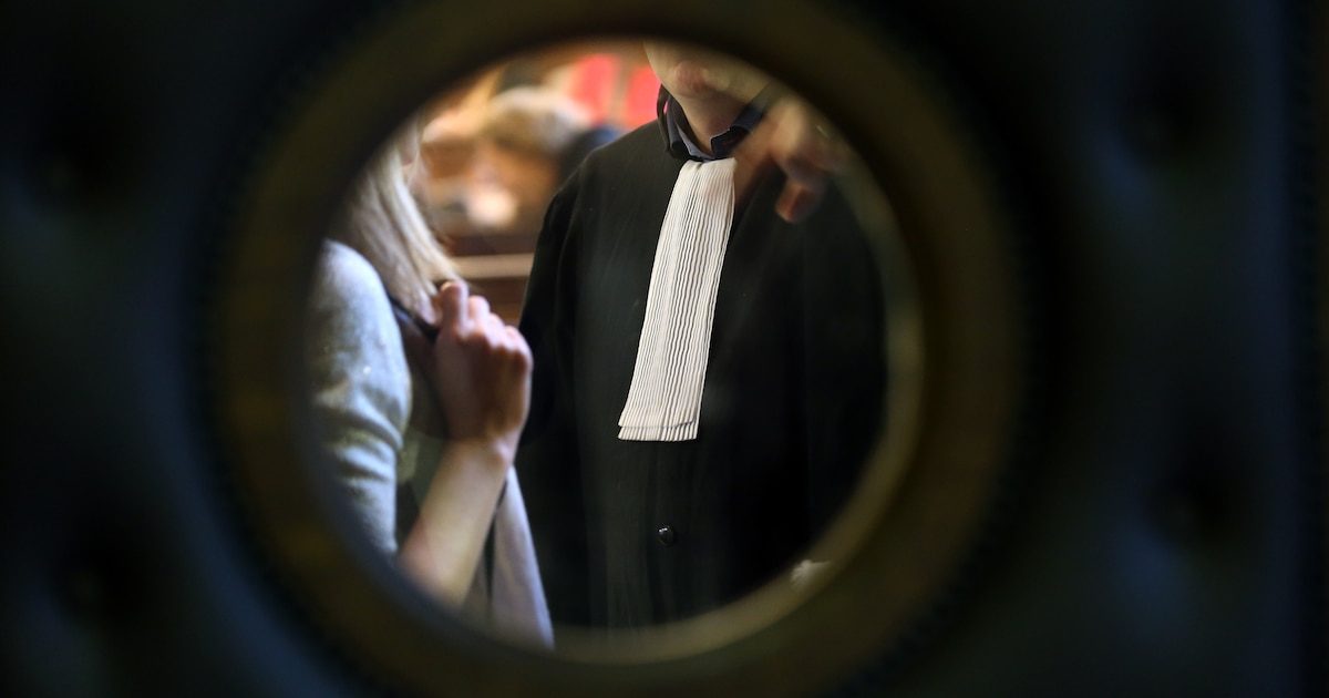 “Tirez-moi une balle dans la tête” : un prévenu en surchauffe met les nerfs du tribunal en ébullition