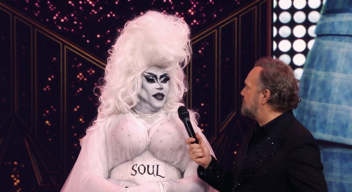 Bekende acteur overwint als Spooky Mama jarenlange podiumvrees in Make Up Your Mind