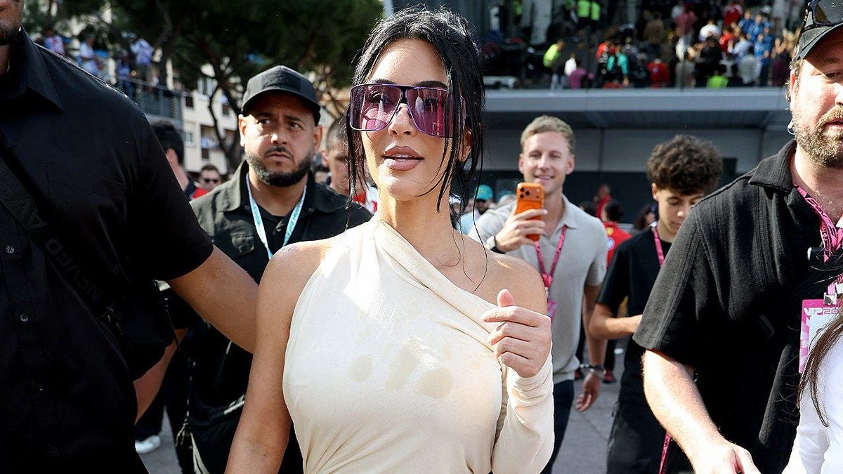 Kim Kardashian's baseball mom reality show looks absolutely full of fireworks, Collinsworth shines & $1 beers