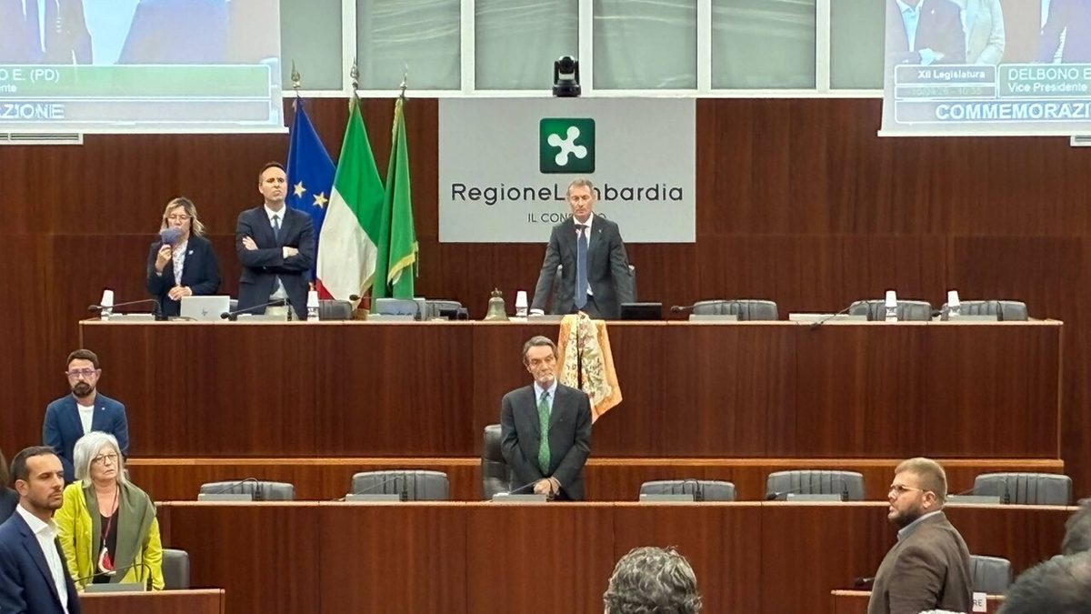 Insultata dopo la chemio, al Pirellone foulard sui banchi della presidenza