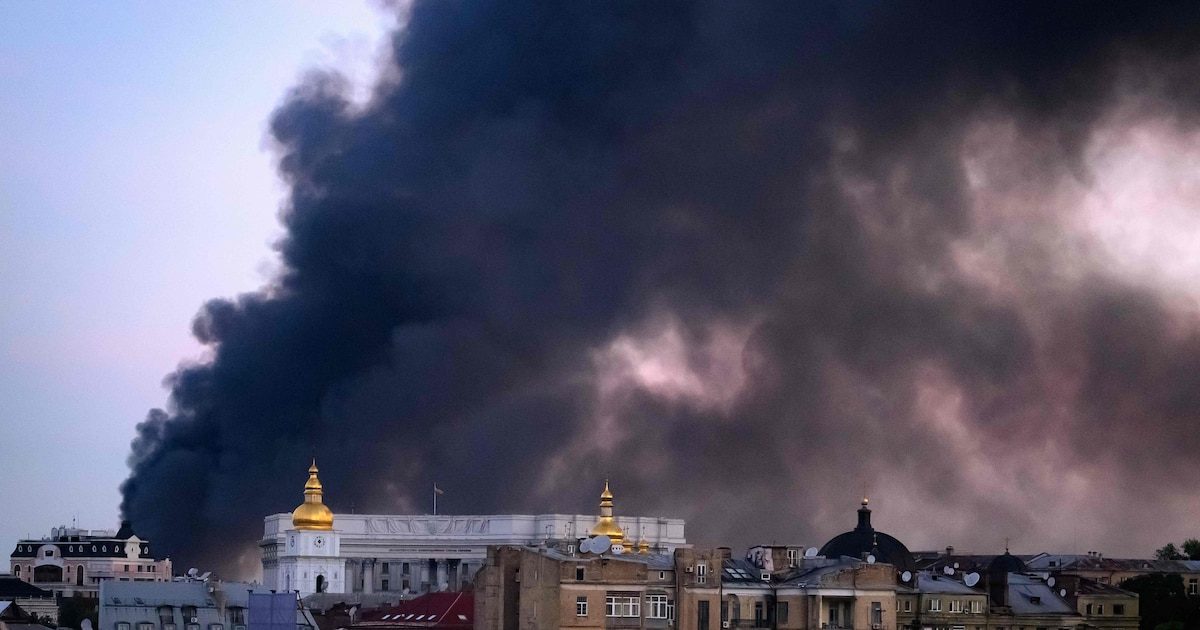 L’économie ukrainienne peut-elle tenir face à l’intensification des frappes russes ? Les autorités redoutent un hiver "…
