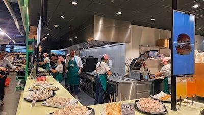 “Cravy”: des comptoirs de street food dans certains magasins Delhaize