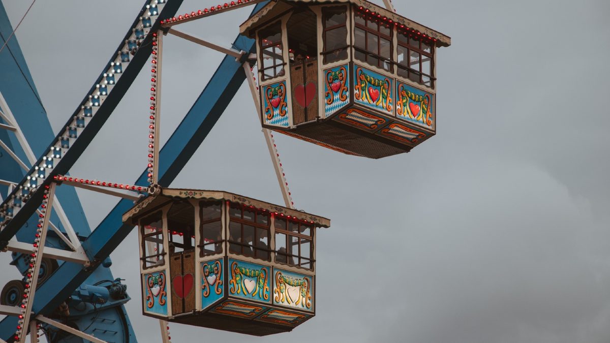 Man who had sex on a Ferris wheel found out he’d gone viral when his boss called
