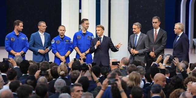Espace : Emmanuel Macron plaide pour une gouvernance partagée et une Europe « puissante »
