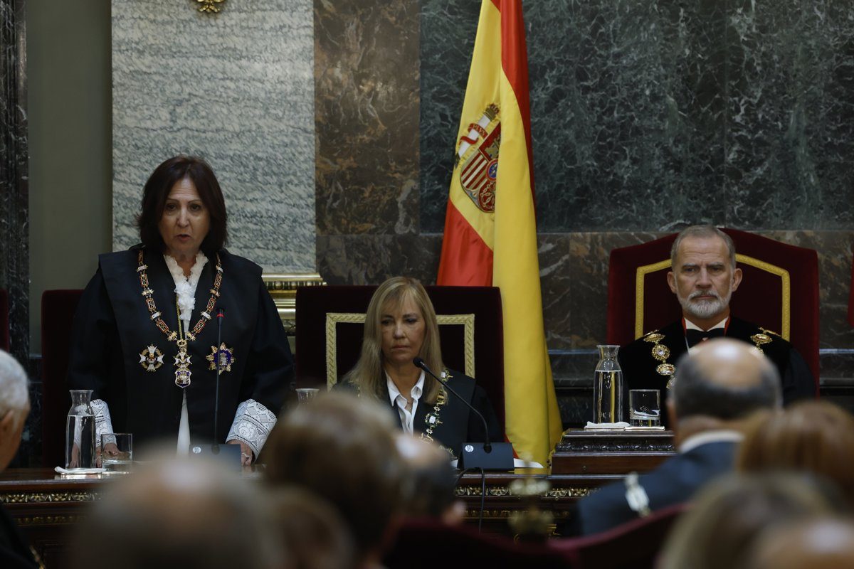 La fiscal general del Estado apela a combinar "legalidad" y "humanidad" en Ceuta porque "no están reñidos"