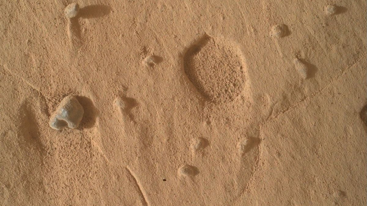 Curiosity trafił na zagadkowe zagłębienia w kraterze Gale na Marsie
