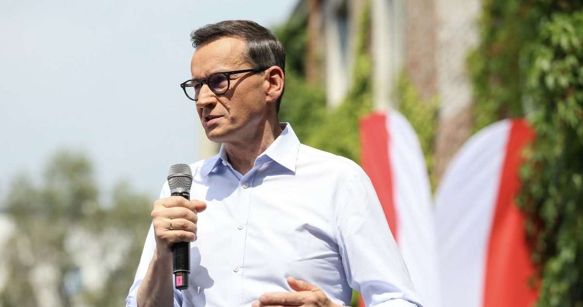 Morawiecki chce obniżyć ceny paliw. Wskazał, skąd wziąć pieniądze