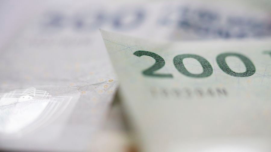 Rekordrige danskere holder på pengene
