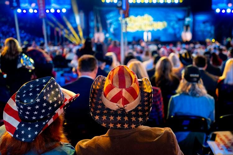 Det gik allerede godt for JD Vance, da der skete noget voldsomt blandt tilskuerne