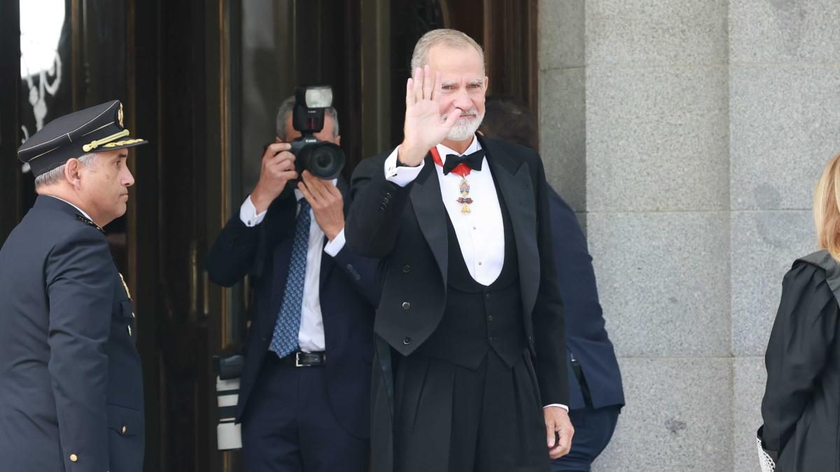 El Rey enmarca su reunión con Robles y la cúpula militar sobre Ceuta en su obligación de conocer los operativos de Defe…