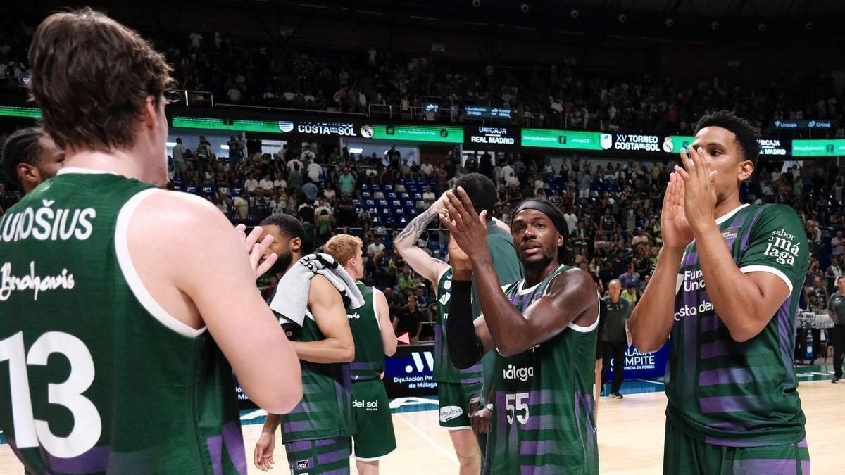 El Unicaja volvió al Martín Carpena junto a su afición 112 días después