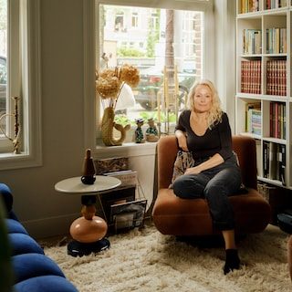 Stina (49) verhuisde van Stockholm naar de Helmersbuurt: ‘Ik gebruik mezelf als een soort proefkonijn’