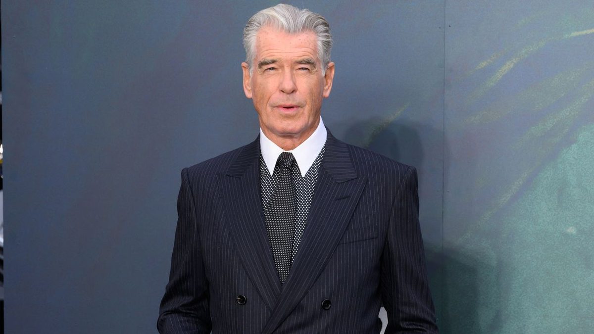 Pierce Brosnan a 73 anni: «Sono invecchiato? Il tempo passa, ma ho avuto la fortuna di ereditare dei buoni geni»
