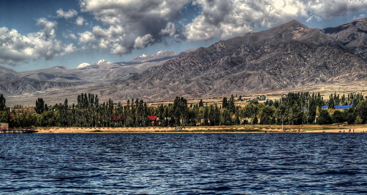 Nieznana kamienna rzeźba nad jeziorem Issyk-Kul wprawiła archeologów w osłupienie