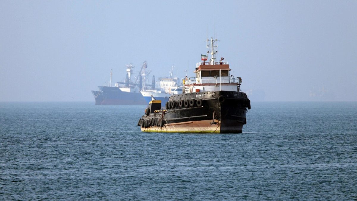 Iran, "nave mercantile colpita nello Stretto di Hormuz, un morto"