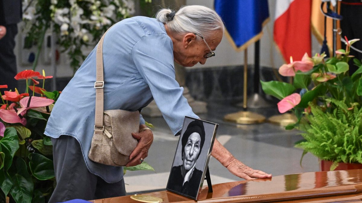 Aperta la camera ardente di Emma Bonino in Campidoglio