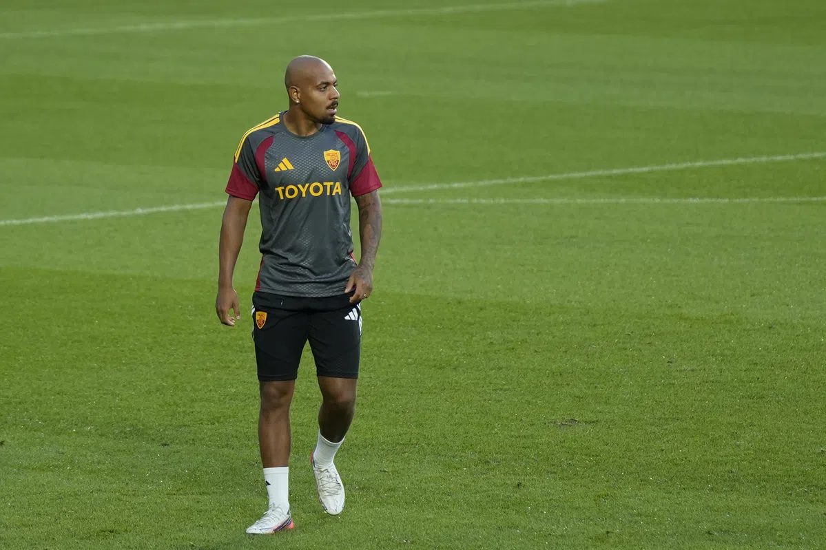 AS Roma draagt speciale shirts tegen Fenerbahçe