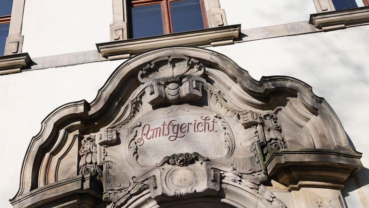 Prozesse: Gericht verurteilt drei Männer wegen versuchten Totschlags