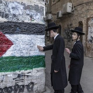 ‘Alle Joden die ik ken zijn het zo beu’: Joods-Amerikaanse schrijver Benjamin Moser ziet geen toekomst voor ‘de genocid…