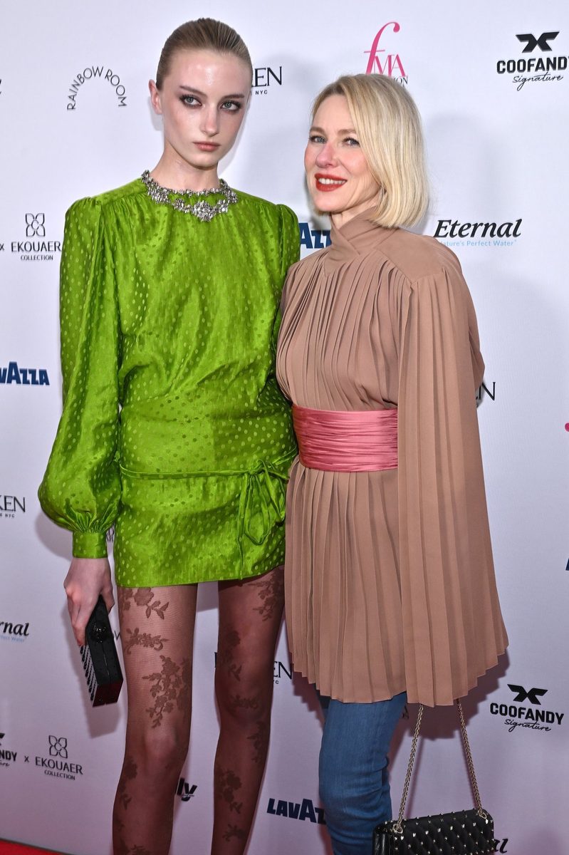 Dochter Kai (17) van actrice Naomi Watts wint als eerste transgender persoon modellenprijs