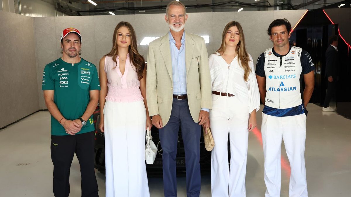 Felipe VI rivive con Leonor e Sofía l'emozione della F1 in occasione del primo Gran Premio di Madrid