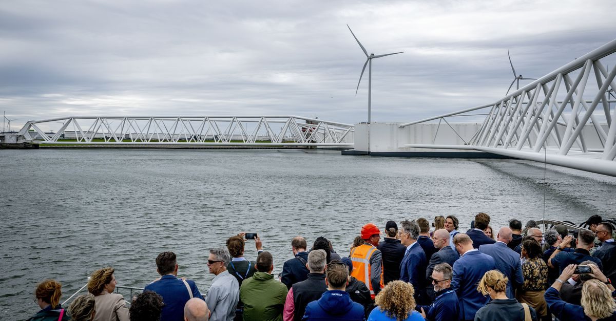Picknicken naast de sluitende Maeslantkering: ‘Als je er een storm bij denkt, is het wel spectaculair’