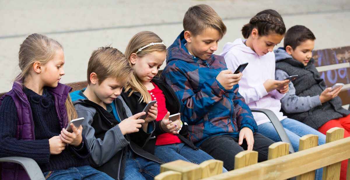 Jugendschutz im Netz: Kalifornien erlässt strenge Regeln für KI und Social Media