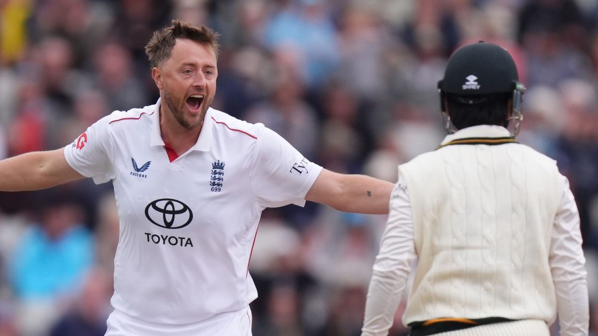 England closing in on emphatic series sweep of Pakistan