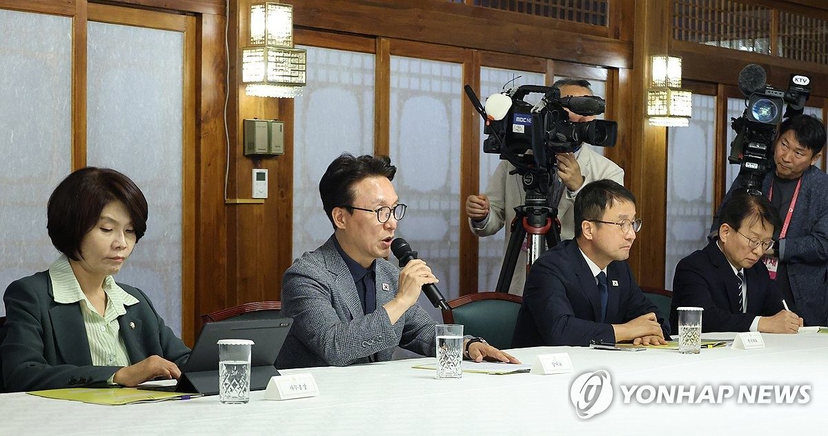 당정 "경찰개혁 더 강력해야…적당히 넘어가지 않을 것"
